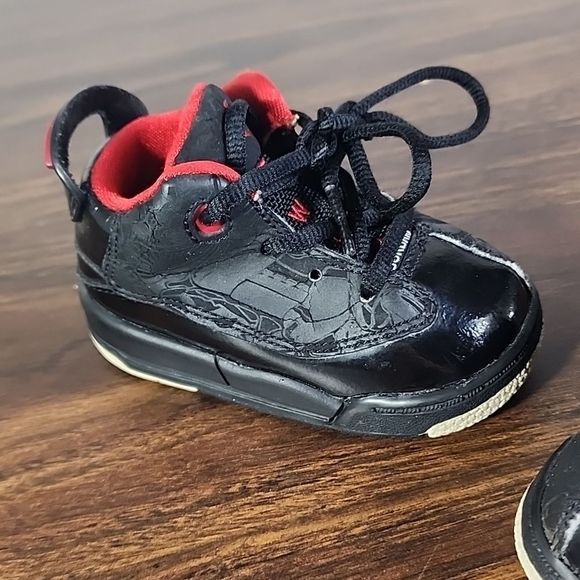 Kids 9 Jordan Dub Zero Mid Athletic Shoes Black Red Size 4.5 C - Picture 9 of 11
